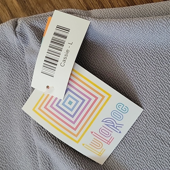 NWT LuLaRoe Cassie - Picture 2 of 2